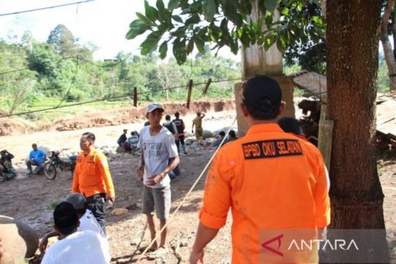 Dahsyatnya Banjir Bandang di OKU Selatan, 3 Rumah Terbawa Arus - JPNN.COM