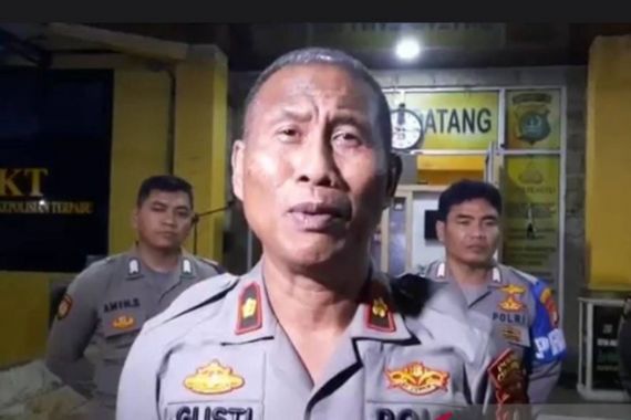 Polsek Cipayung Diserang Pria Berparang, Dor, Dor! - JPNN.COM