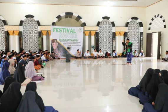 Santri Dukung Ganjar Menggelar Festival Lomba hingga Cek Kesehatan di Ponpes Lampung Utara - JPNN.COM