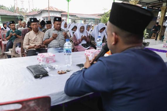 TGS Ganjar Gandeng Jemaah Majelis Taklim Untuk Bedah Kitab - JPNN.COM