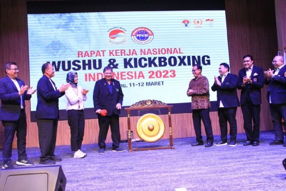 Buka Rakernas Wushu dan Kickboxing, Airlangga Dorong Program Pembinaan Lebih Baik - JPNN.COM