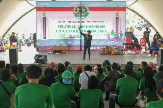 Kajol Dukung Ganjar Beri Pendampingan Wirausaha Untuk Driver Ojol di Sukabumi - JPNN.COM