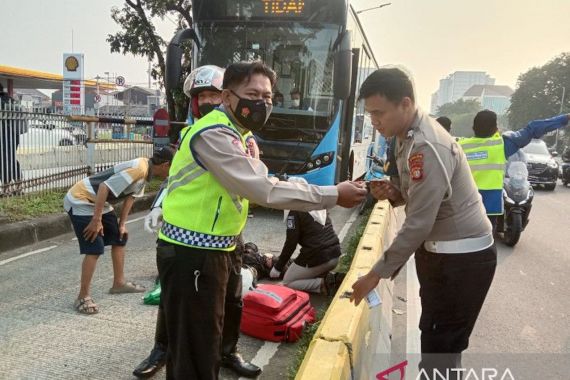 Tertabrak Bus TransJakarta, Pengendara Wanita Tewas Mengenaskan - JPNN.COM