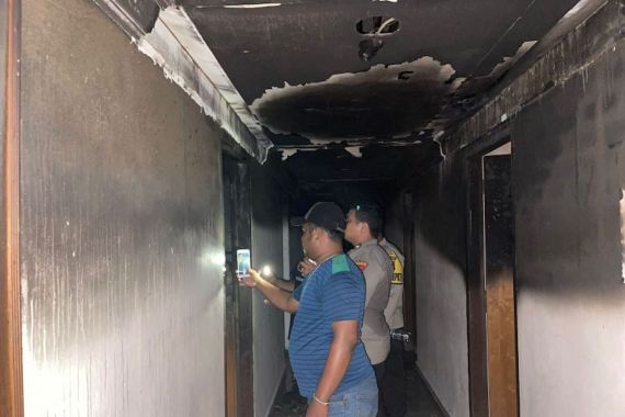 EK Nekat Bakar Kamar Hotel Tempat Temannya Menginap, Motifnya Tak Disangka - JPNN.COM