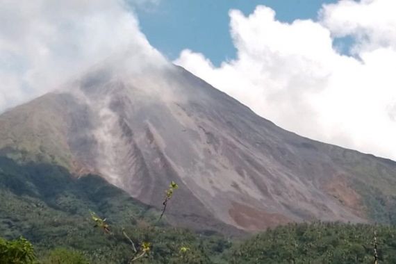 Awan Panas Guguran di Gunung Karangetang Sulut Masih Terjadi - JPNN.COM