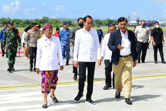 Jokowi Tiba di Bali, Bawa Luhut dan 2 Jenderal Penting, Ini Agendanya - JPNN.COM