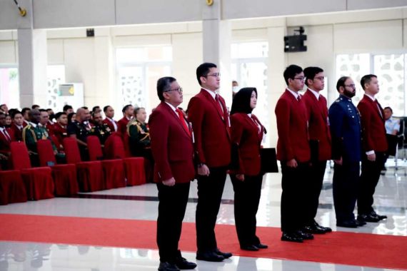Inilah Mahasiswa Terbaik Unhan 2023, Petinggi PDIP Ini Jadi Peraih Summa Cum Laude, Siapa? - JPNN.COM