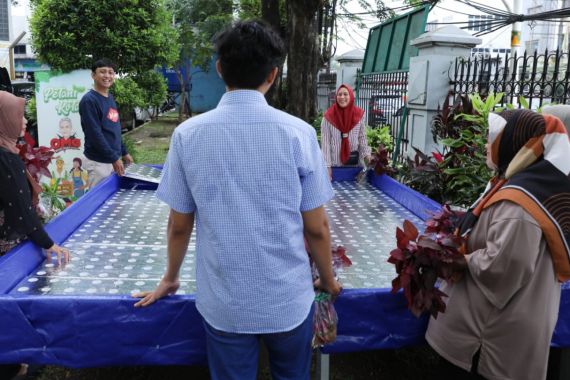 Orang Muda Ganjar Bangun Instalasi Hidroponik di Rusunawa Jatinegara - JPNN.COM