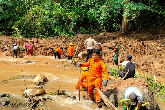 2 Warga Meninggal Akibat Tanah Longsor di Way Kanan Lampung - JPNN.COM