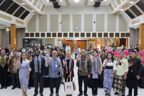 Perteguh Kebudayaan, Universitas Budi Luhur Gelar Wastra Nusantara Exhibition - JPNN.COM