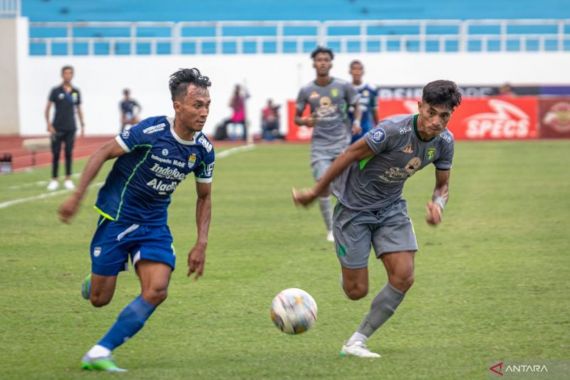 Persib Tahan Imbang Persebaya 2-2, Luis Milla Puji Robi Darwis - JPNN.COM