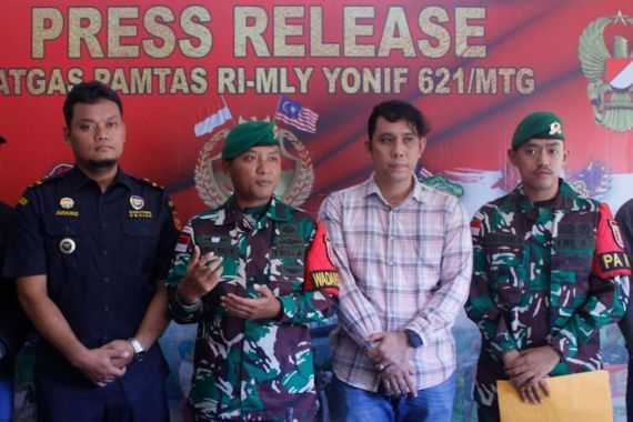 Prajurit TNI Menggagalkan Penyelundupan Sabu-Sabu di Jalur Tikus Perbatasan RI - Malaysia - JPNN.COM