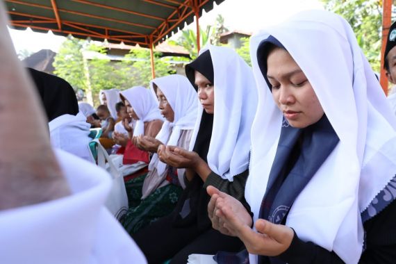 Sahabat Ganjar dan Santri di Sampang Gelar Doa Bersama Sambut Ramadan 2023 - JPNN.COM