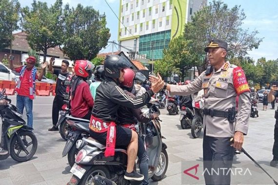 Persis Solo vs Arema FC: Pasoepati Dikawal Ketat Polisi ke Sleman - JPNN.COM