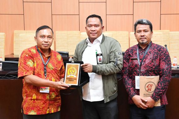 Ditanya Guru Soal Istilah Empat Pilar MPR RI, Begini Penjelasan Indro Gutomo - JPNN.COM