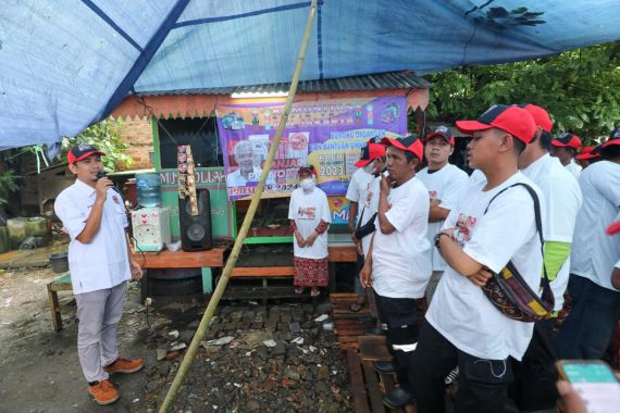 KST Dukung Ganjar Borong Dagangan dan Beri Bantuan ke UMKM di Tanjung Priok - JPNN.COM