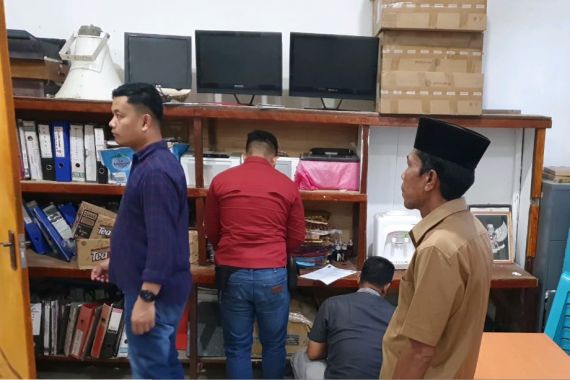 Melamar Honorer Satpol PP Rohil, 18 Warga Setor Hingga Belasan Juta Rupiah, Terbongkar - JPNN.COM