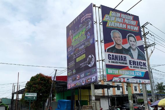 Poster Besar Ganjar dan Erick Terpampang di Pekanbaru, Bawaslu Beri Peringatan - JPNN.COM