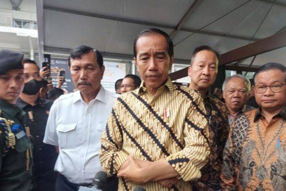Jokowi Dapat Bisikan dari Luhut soal Rahasia Dapur TNI - JPNN.COM