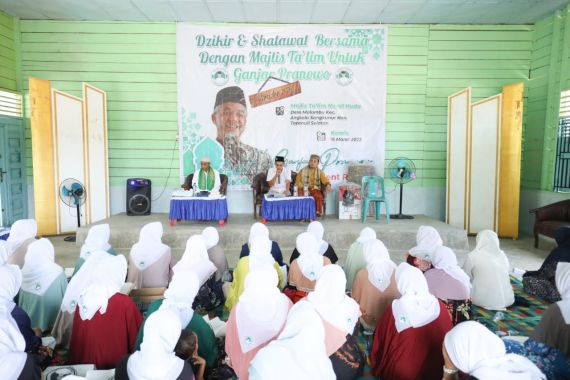 TGS Ganjar Gelar Zikir dan Selawat Bersama Jemaah Majelis Taklim - JPNN.COM