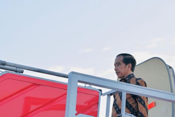 Pagi-pagi, Jokowi Tinggalkan Indonesia, Temui Sosok Penting Ini demi Investasi IKN - JPNN.COM