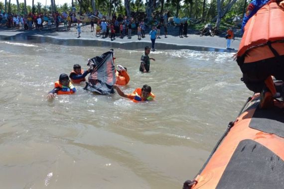 Bocah Tenggelam di Pantai Ketapang Lombok Timur Ditemukan Tewas - JPNN.COM