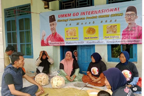 Ganjar Milenial Banten Gelar Workshop Untuk Bangkitkan UMKM Produk Opak - JPNN.COM