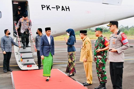 Lihat Siapa Jenderal yang Turun dari Pesawat Setelah Jokowi, Agenda Besar Ini akan Dihadiri - JPNN.COM