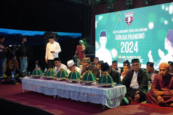 Bone Berselawat dan Berdoa Bersama, untuk Kesuksesan Ganjar Pranowo di Pilpres 2024 - JPNN.COM