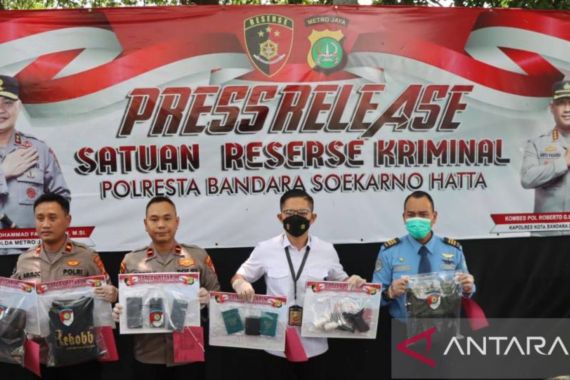3 Polisi Gadungan Ditangkap di Bandara Soekarno-Hatta - JPNN.COM