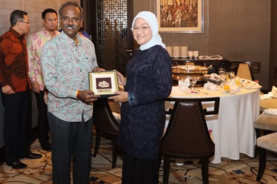 Menaker Ida Bertemu Menteri Sivakumar di Kuala Lumpur, Bahas Hal Penting, Ada Apa? - JPNN.COM
