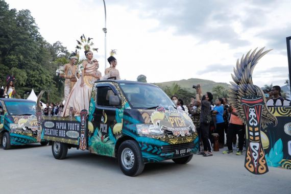 Anak Muda Papua Gelar Karnaval PYCH dengan Tema Budaya Indonesia - JPNN.COM