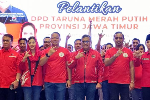 Melantik Eri Cahyadi jadi Ketua TMP Jatim, Hasto: Kader Muda PDIP Manfaatkan Aplikasi MPP dan RedMe - JPNN.COM