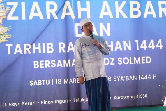 Ustaz Solmed Ingatkan Pentingnya Ziarah Makam Menjelang Ramadan - JPNN.COM