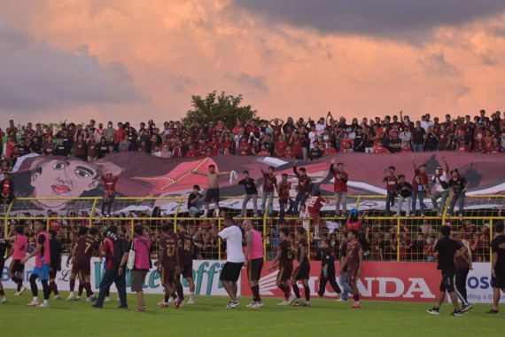 PSM Makassar Selangkah Lagi Juara Liga 1, Suporter Ingatkan Soal Ini - JPNN.COM