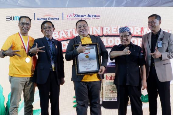 Edukasi Kesehatan Ginjal Bersama 1.000 Driver, Kimia Farma Pecahkan Rekor Muri - JPNN.COM