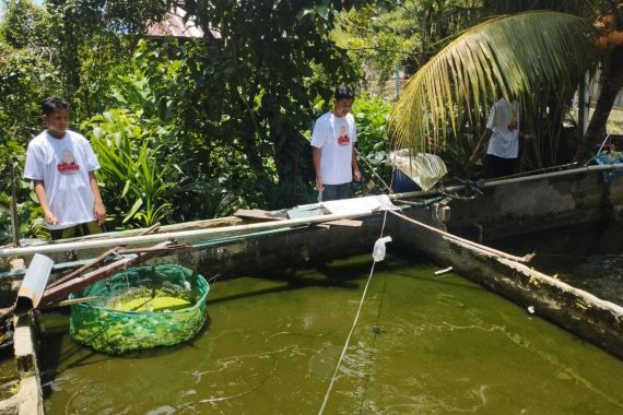 Orang Muda Ganjar Bawa Bantuan Untuk Peternak Ikan Air Tawar di Kaltim - JPNN.COM