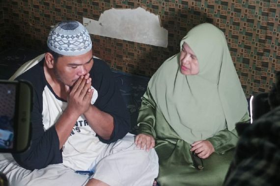 Cici Tegal Jenguk Fahmi Bo, Bawa Sumbangan Hingga Sembako - JPNN.COM