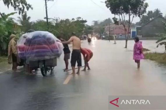 Banjir di Kabupaten Bandung, 4 Rumah Rusak - JPNN.COM
