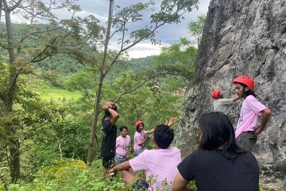 Srikandi Ganjar Banten Gelar Kegiatan Positif Bareng Forum Pencinta Alam - JPNN.COM