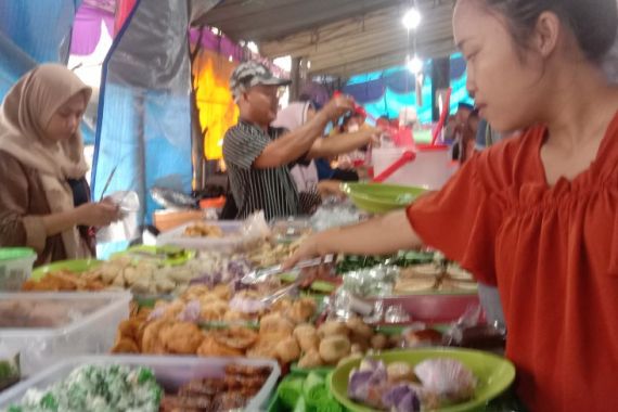 Serunya Menjajal Aneka Makanan di Pasar Bedug Palembang - JPNN.COM