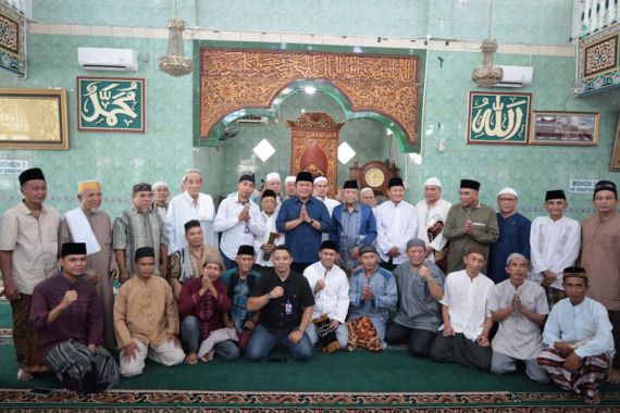 Safari Jumat Tetap Berlanjut, Gubernur Herman Deru Kali Ini Sambangi Masjid Nurul Iman - JPNN.COM