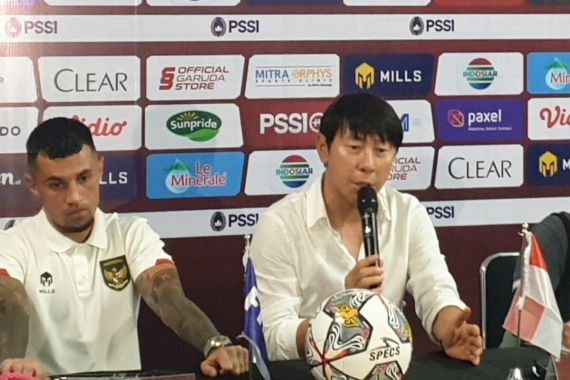 Indonesia vs Burundi, Shin Tae Yong Bicara Kans Ubah Komposisi Bek - JPNN.COM