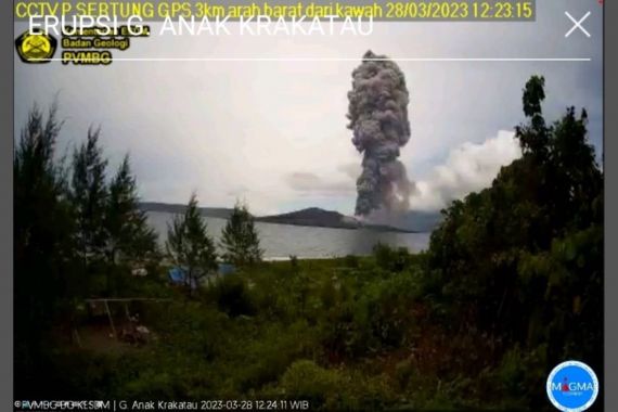 Gunung Anak Krakatau Erupsi 3 kali - JPNN.COM