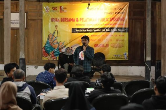 Cetak Pemuda Berkualitas, Ganjar Milenial Centar Gelar Public Speaking - JPNN.COM