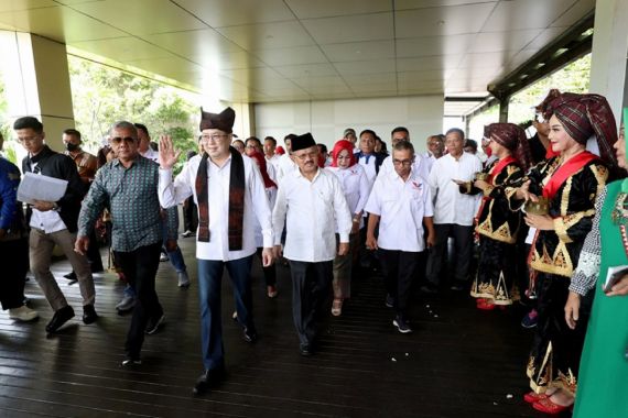 HT Lantik Mantan Bupati Ali Mukhni Jadi Ketua DPW Partai Perindo Sumbar - JPNN.COM