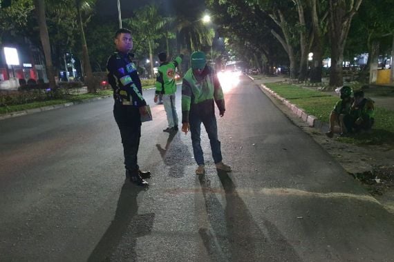 Janda Muda Driver Ojol Tewas di Pekanbaru, Pemuda Inisial YS Dibawa ke Mapolres - JPNN.COM