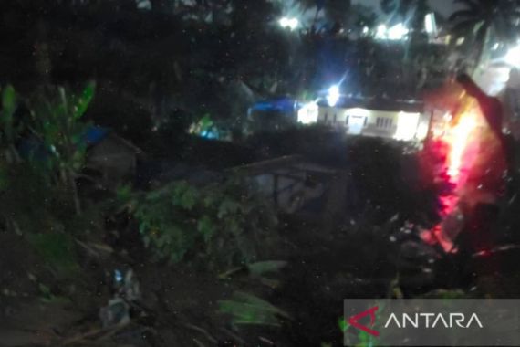 Gempa Magnitudo 4,0 di Cianjur Merusak Rumah Warga - JPNN.COM