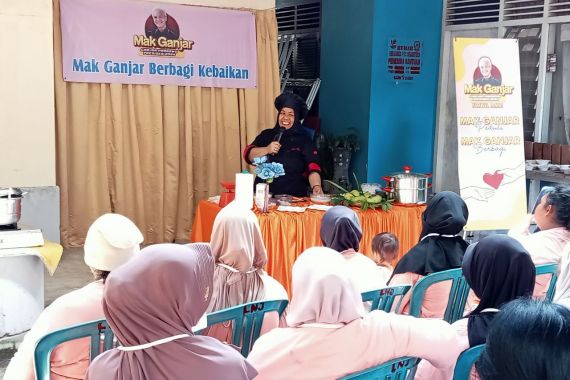 Mak Ganjar Jambi Adakan Kelas Memasak Bareng Ibu-Ibu - JPNN.COM