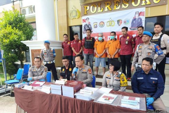 Eks Kades Tanjung Sari Tersangka Korupsi Dana Desa, Terancam Lama di Penjara - JPNN.COM